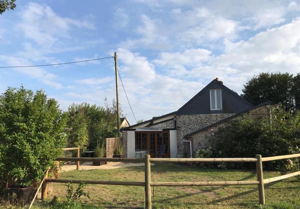 Les 4 Seasons, Agreable Gite Avec Terrasse Et Jardin La Croix Bigot Bagian luar foto